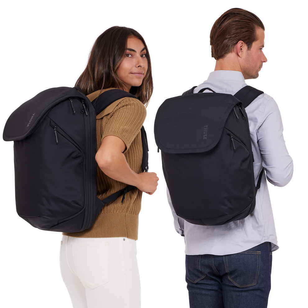 Thule Subterra 2 travel backpack black, harness straps and padded back panel
