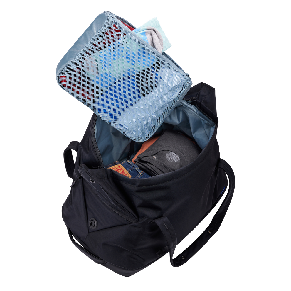 Thule Subterra 2 duffel black, end panel with the exterior accessory pocket
