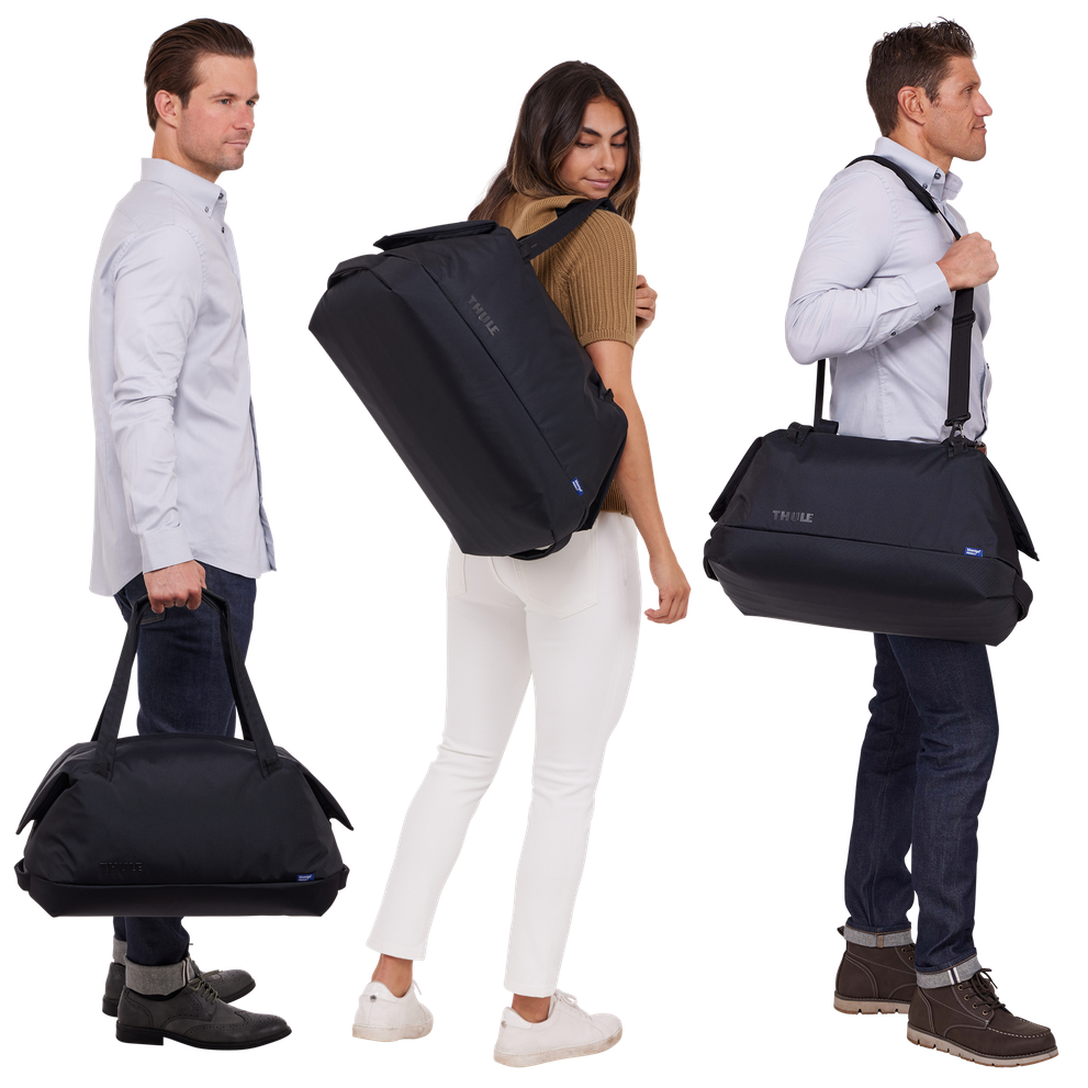 Thule Subterra 2 duffel black with the detachable padded shoulder strap fitted