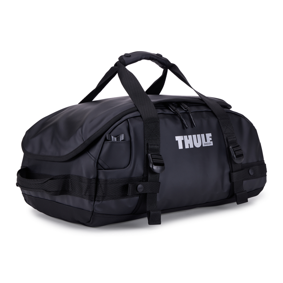 Thule Chasm duffel 30L black, angled view with oversized grab handles