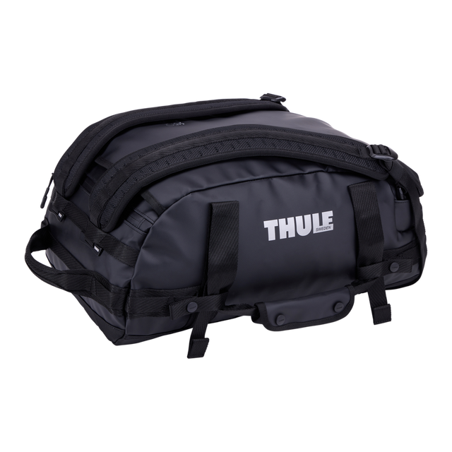 Thule Chasm duffel 30L black in backpack mode with shoulder straps out