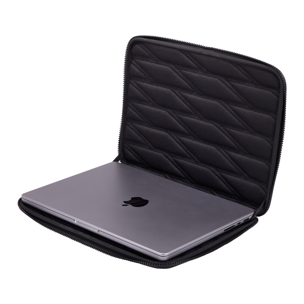 Thule Gauntlet MacBook Pro sleeve 14in in black, detail of the padded interior lining