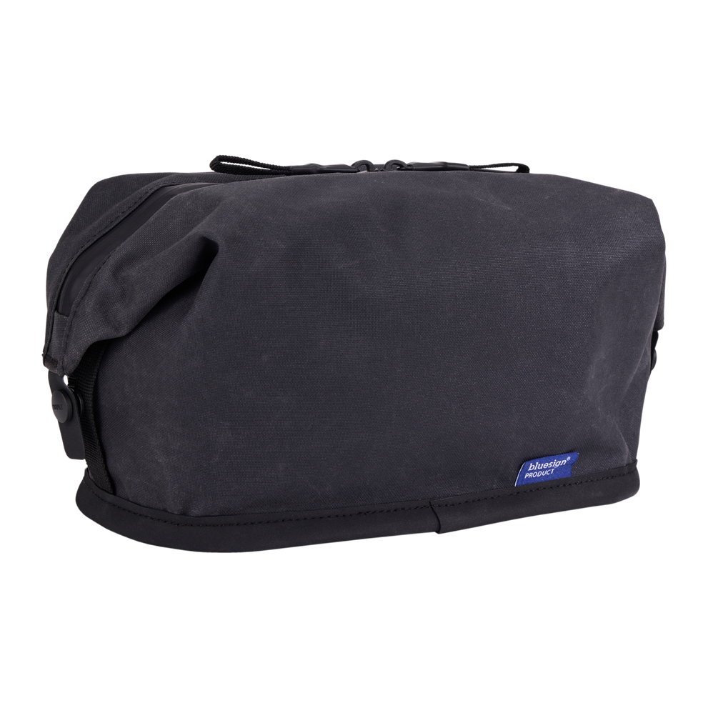 Thule Aion toiletry bag black unzipped, structured opening and internal pockets