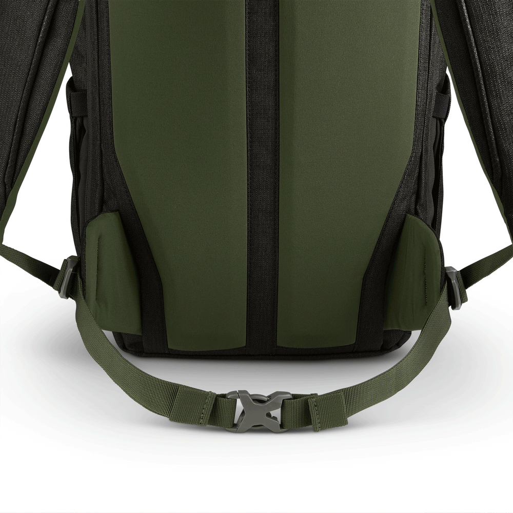 Redwing Traveler 30L Backpack - Black