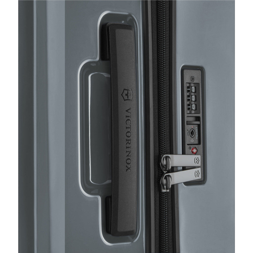 Victorinox Airox Large Hardside Case — Silver