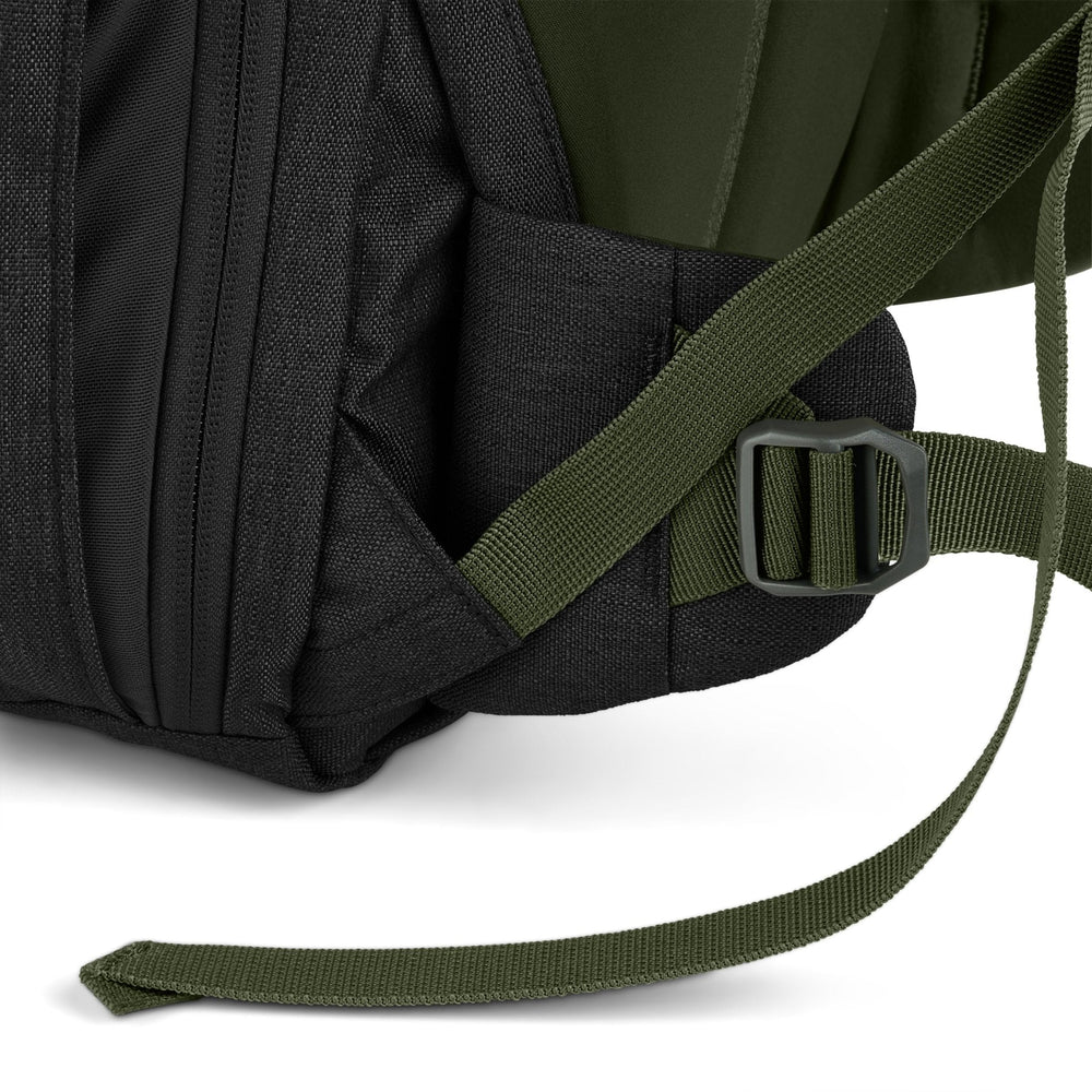 Redwing Traveler 30L Backpack - Black