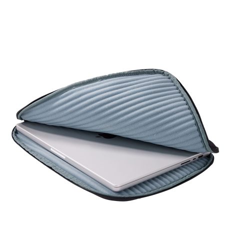 Thule Subterra 2 16in MacBook sleeve in black, detail of the side-to-top YKK zip