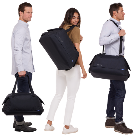 Thule Subterra 2 duffel black with the detachable padded shoulder strap fitted