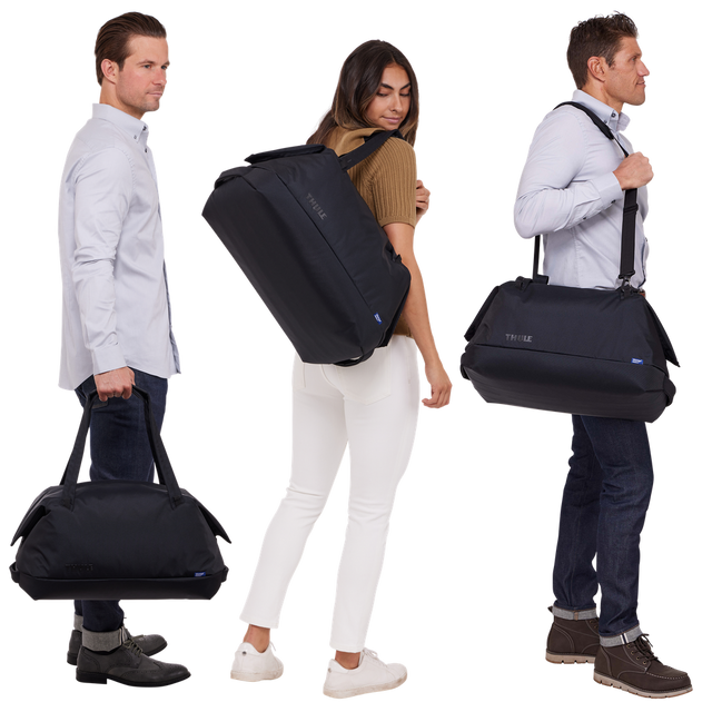 Thule Subterra 2 duffel black with the detachable padded shoulder strap fitted