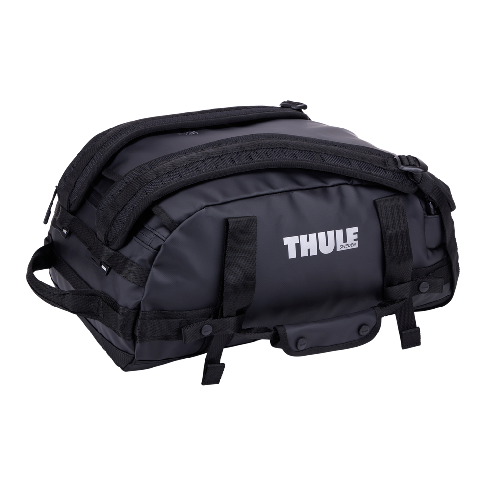 Thule Chasm duffel 30L black in backpack mode with shoulder straps out