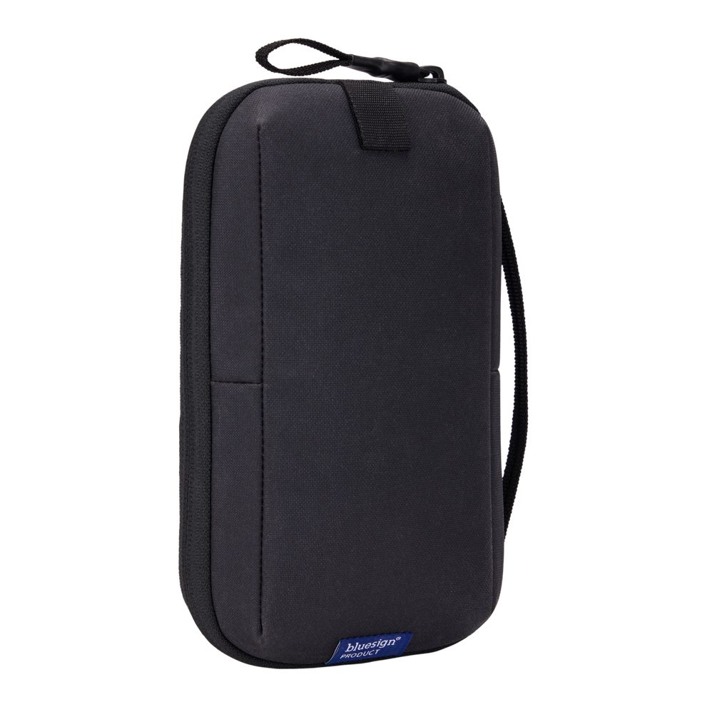 Thule Aion travel organizer black opened, mesh and slip pockets