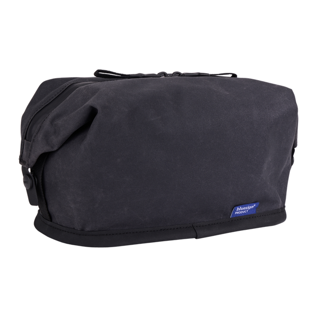 Thule Aion toiletry bag black unzipped, structured opening and internal pockets
