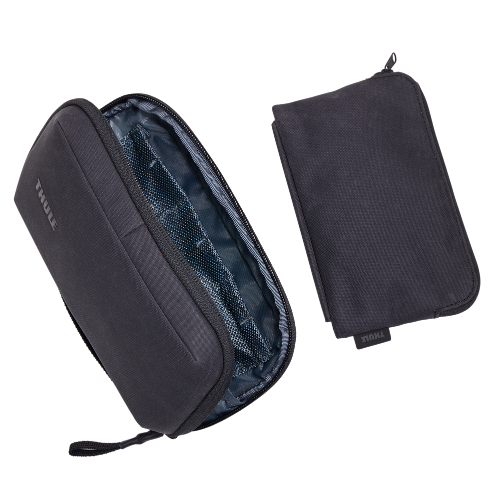 Thule Aion travel organizer black with the RFID-blocking pouch detached