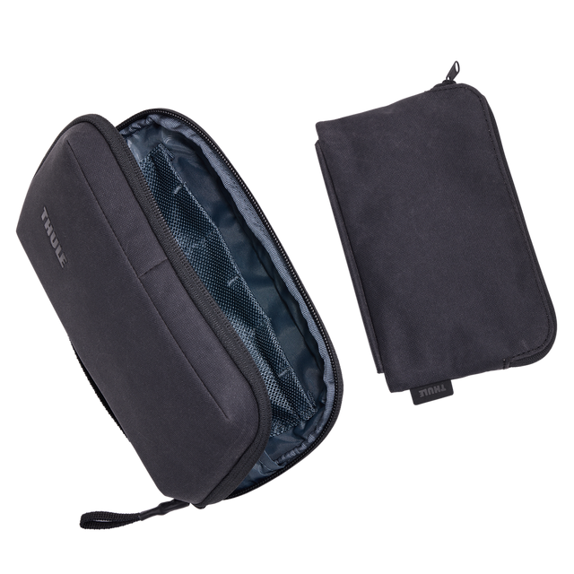 Thule Aion travel organizer black with the RFID-blocking pouch detached