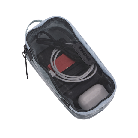 Thule packing cube x-small in Pond Gray, close-up of the YKK zipper pull