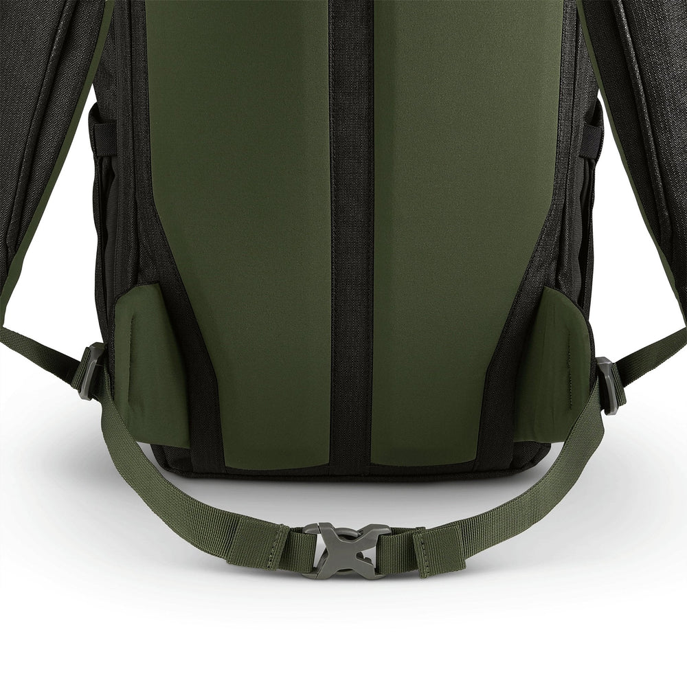Redwing Traveler 30L Backpack - Black