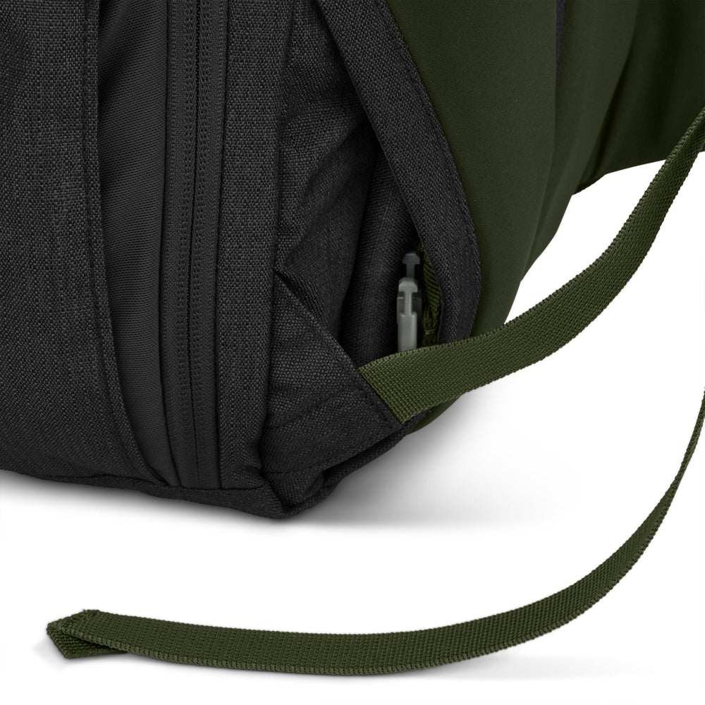 Redwing Traveler 30L Backpack - Black