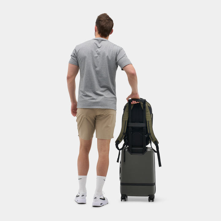 Navigator RS Pack 15L in Ranger Green, worn