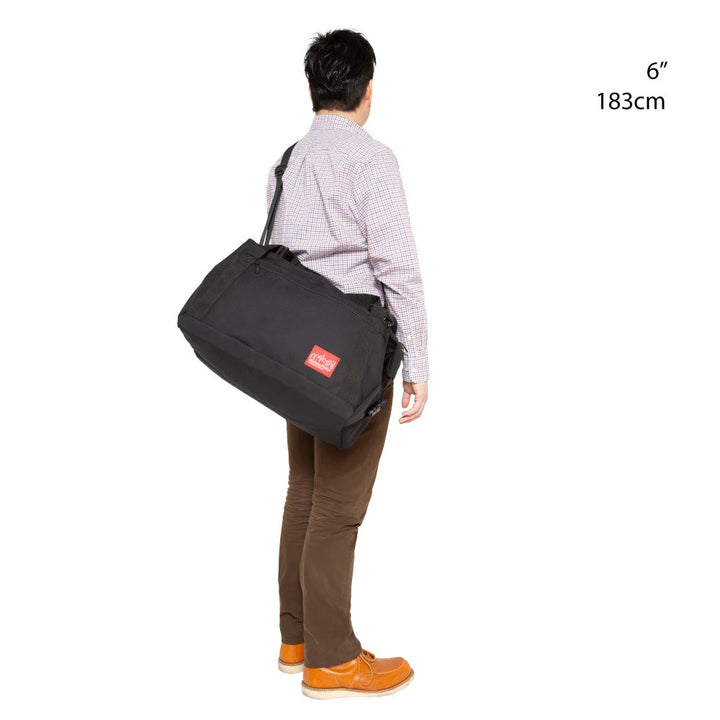 Man carrying the Manhattan Portage Rockaways Weekender on its shoulder strap