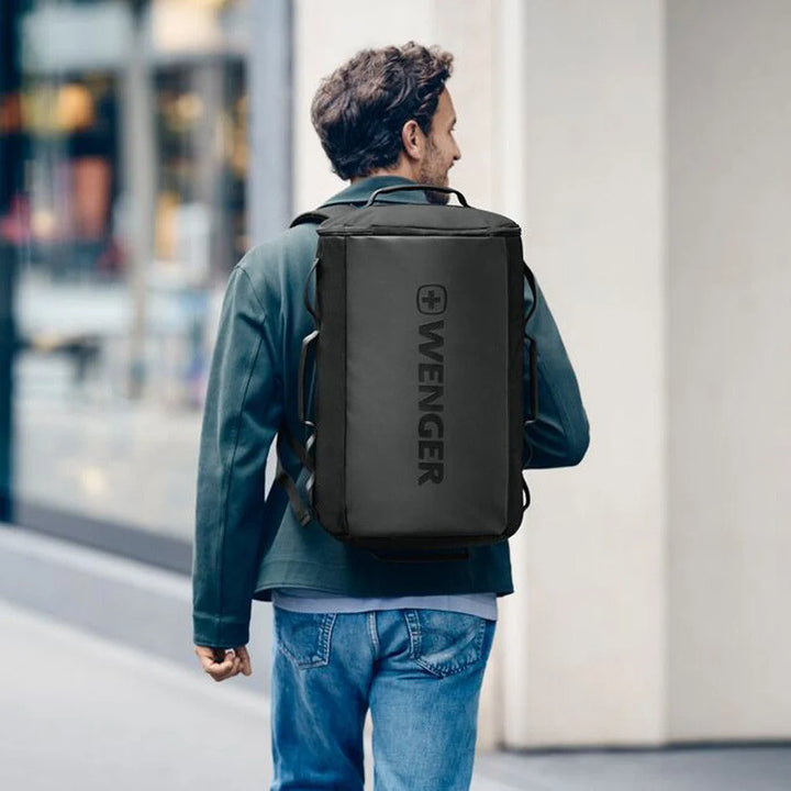 Man wearing the Wenger UrbanOne duffle as a backpack